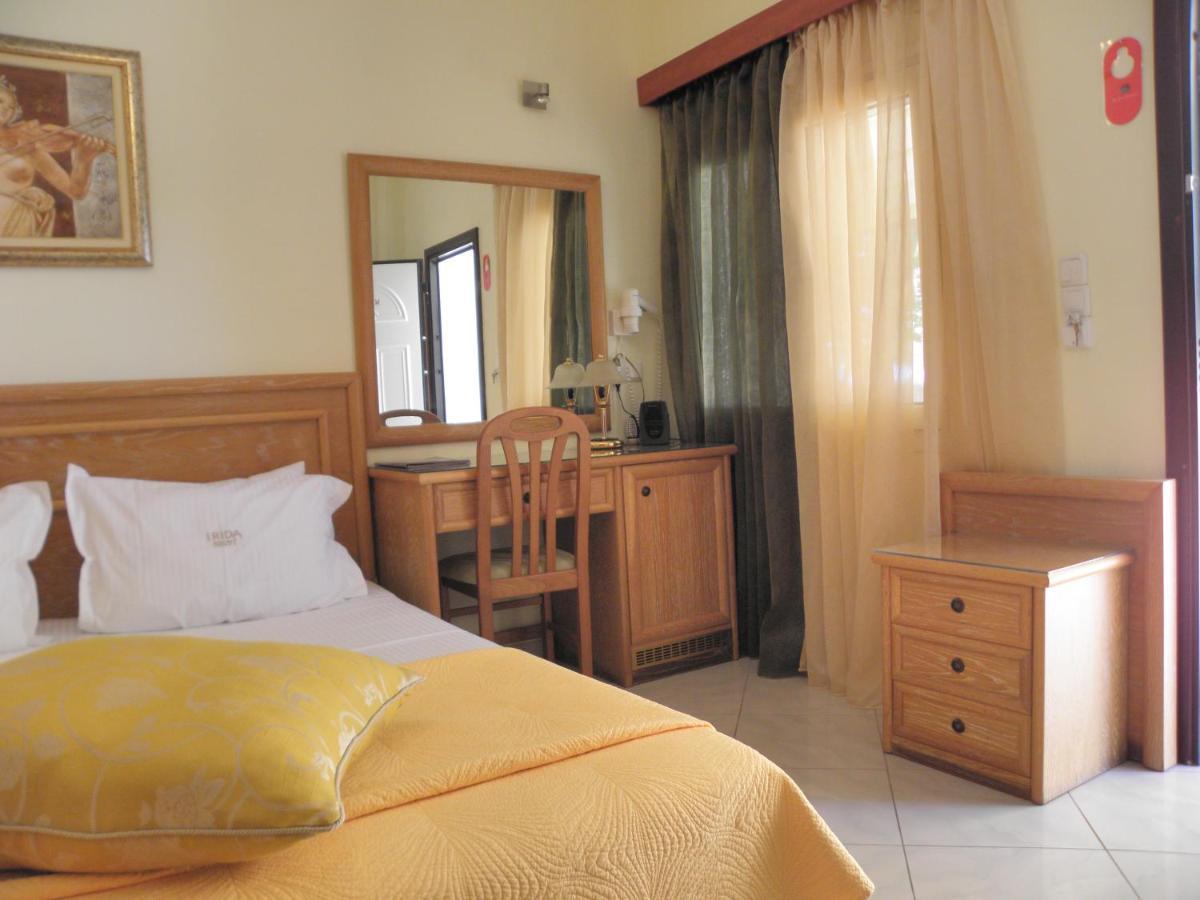 Irida Beach Resort Suites Kyparissia Eksteriør billede