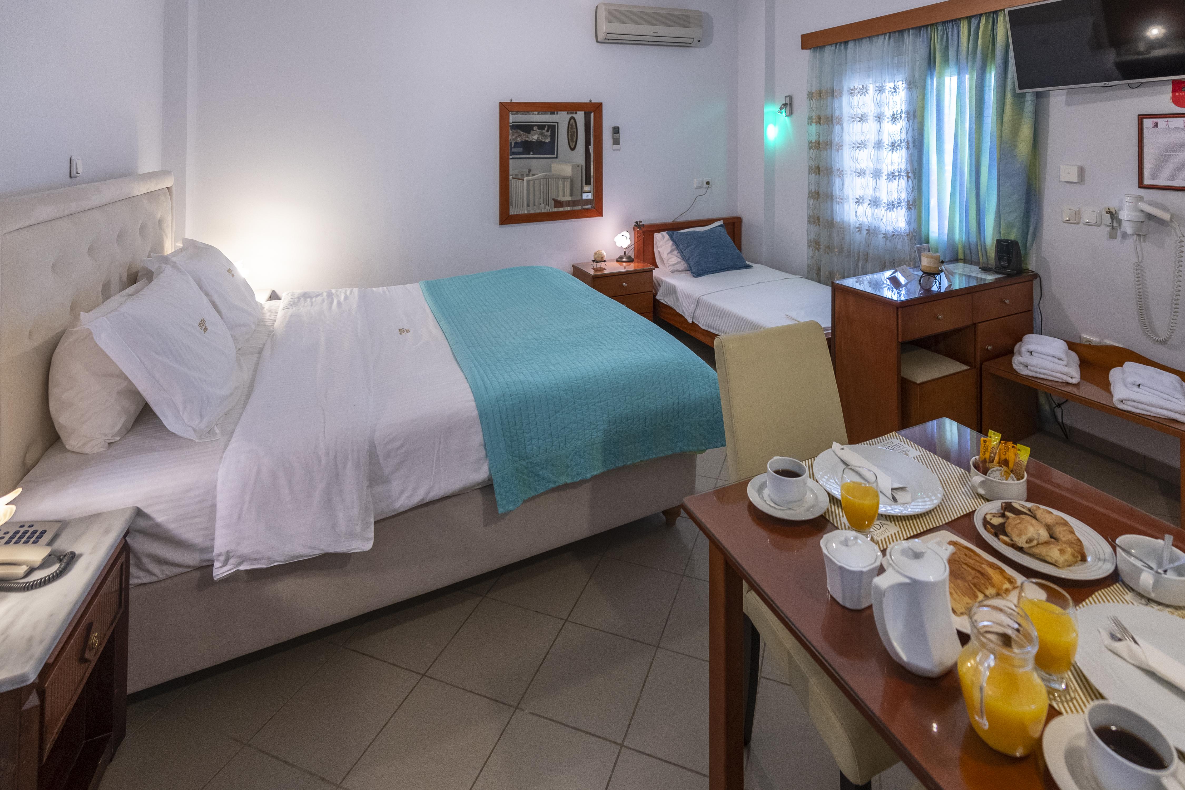 Irida Beach Resort Suites Kyparissia Eksteriør billede